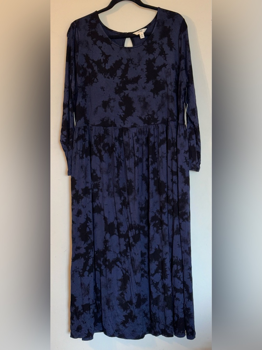 Terra & Sky Navy and Black Tie-Dye Midi Dress with Keyhole